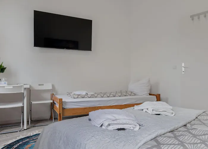 Bright 1br Flat Near Danube River Millennium Tower * Wenen