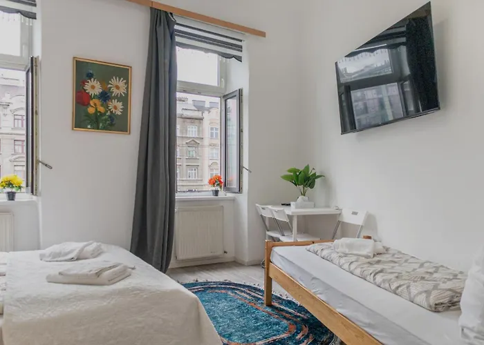 Bright 1br Flat Near Danube River Millennium Tower Appartement Wenen
