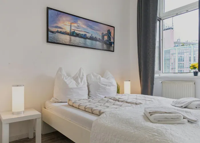 Bright 1br Flat Near Danube River Millennium Tower