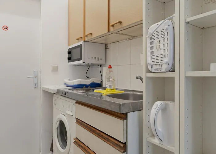 Bright 1br Flat Near Danube River Millennium Tower Appartement Wenen