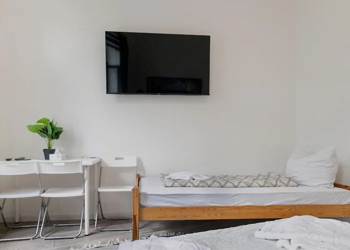 Bright 1br Flat Near Danube River Millennium Tower * Wenen