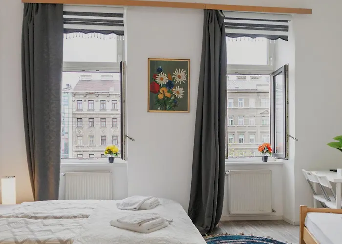 Bright 1br Flat Near Danube River Millennium Tower Appartement