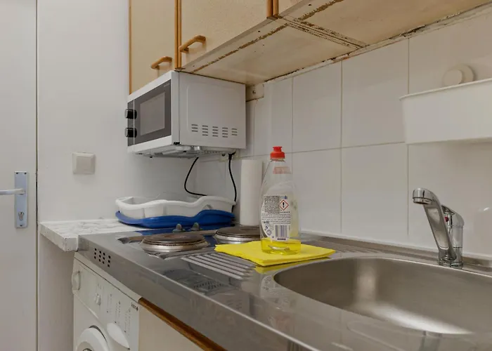 Appartement Bright 1br Flat Near Danube River Millennium Tower Wenen